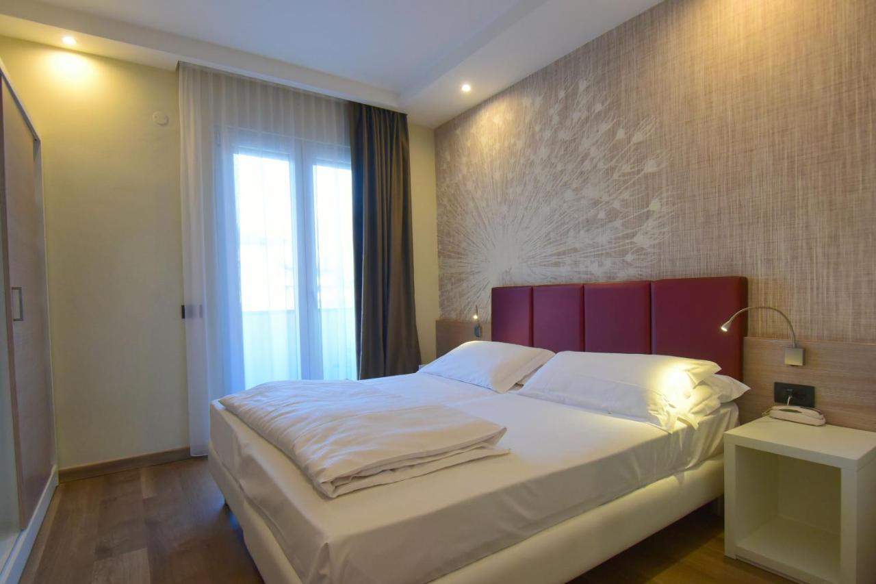 Hotel Virgilio Riva del Garda Esterno foto