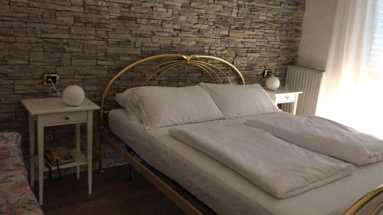 Hotel Virgilio Riva del Garda Camera foto